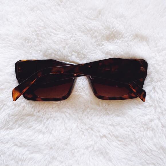 Lily Tortoise Brown Rectangular Sunglasses - Picture 10 of 10